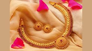 traditional gold jewellery design you