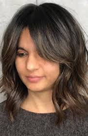 flattering haircuts for round faces