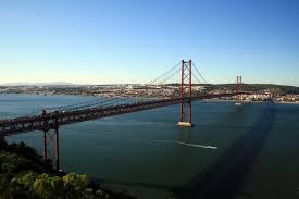 Almost from everywhere in lisbon, you will be able to see the iconic ponte 25 de abril. Ponte 25 De Abril Foto Bild Europe Portugal Lisboa E Vale Do Tejo Lissabon Bilder Auf Fotocommunity