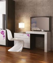 В зависимост от модела, с дадена тоалетка за спалня може да се постигне оптическо увеличение на малкото помещение, както и да се. Spalnya Kazablanka Mebeli Elvira Stara Zagora