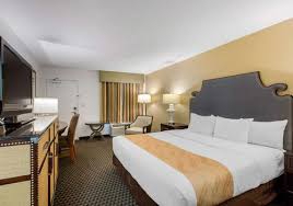 A pillow menu is available. Quality Inn Palm Springs Downtown 92 7 2 4 Palm Springs Hotel Deals Reviews Kayak