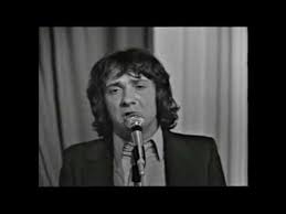 Il suo stile è pop. Michel Sardou Les Dimanches Live 1971 Youtube In 2021