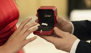 Mode diaporama accessoire bijoux mariage alliance cartier. Alliances Cartier Confetissimo Blog Femme
