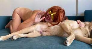 Frau nackt hund sex