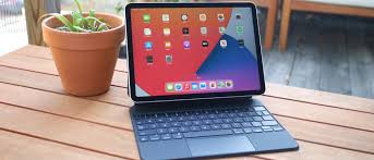 Visiškai atnaujintas ipad air planšetės dizainas nepaliks abejingų. Apple Ipad Air 2020 Review This Is The One To Buy Laptop Mag