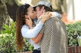 jeremy allen white spotted kissing a