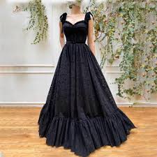 We're huge fans of the mikado silk skirt which has that perfect level of shine. Discountaudrey Hepburn Style Vintage Design Black Lace Wedding Dresses Bow Straps A Line Corset Back Bridal Gowns Colorful Vestidos De Noiva From In Love 106 56 Dhgate Com