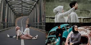 Inspirasi baju dan gaya foto prewed dengan hijab kekinian. 18 Ide Pre Wedding Kasual Di Luar Ruangan Tampil Santai Dengan Latar Alam Maupun Jalanan