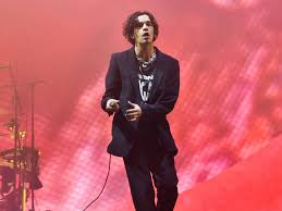 She did not choose the matty healy of the band 1975 and ellie goulding also took part with explorations of works by dutch artist piet mondrian, julie mehretu, yves klein and cy. The 1975 S Matty Healy Supports Girlfriend Fka Twigs Amid Shia Labeouf Allegations Promifacts Uk