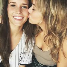 Adorable couples Just Girls Pinterest House Mariana and Kiss