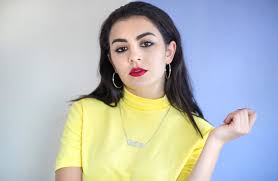 charli xcx s makeup and hair routine