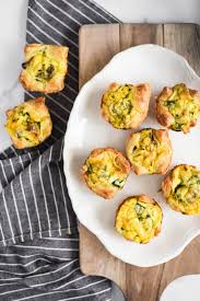 mini puff pastry quiche with bacon and