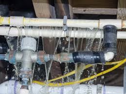 how to thaw and prevent frozen water pipes