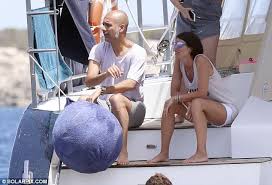 25 yaşındaki futbolcu alli, maria guardiola ile yeni bir aşka yelken açtı. Pep Guardiola His Wife And Kids Holiday On The Spanish Island Of Ibiza Photos