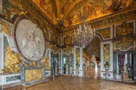 the hall of mirrors palace of versailles