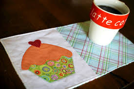 cupcake mug rug tutorial crafty gemini