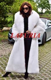 Phenomenal White Saga Fox Fur Coat