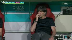Vuodesta 2006 lähtien hän on toiminut saksan maajoukkueen päävalmentajana. Euro 2020 Fans Think They Caught Germany Manager Joachim Low Sniffing His Fingers Again