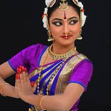 professional bharatanatyam dancer