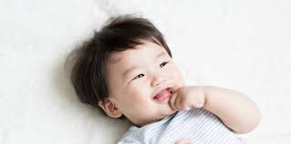 Salah satu nama yang simpel adalah nama bayi yang terdiri dari tiga huruf. 100 Nama Bayi Huruf S Untuk Anak Laki Laki Mana Yang Unik Theasianparent Indonesia