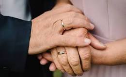 how-do-you-wear-your-wedding-ring-after-your-spouse-dies