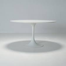 Tulip Dining Table By Eero Saarinen For