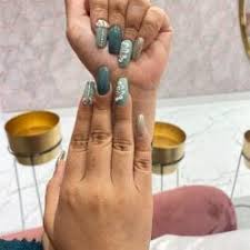 best beauty parlours for nail art in