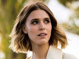The closely cropped nape helps control volume, and the outgrown bangs and side sections work with the fluffy waves to celebrate their volume and unruly nature. 6 Best Haircuts For Wavy Hair L Oreal Professionnel