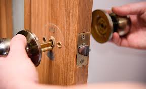 how to remove a door knob