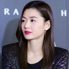 Above all, she is diligent and determined. Jun Ji Hyun Wiki Affair Married Husband Facts Net Worth With Age Height Career Bio Salary Earnings Children