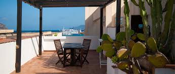 Elimi favignana apartments vi offre un'esperienza di vacanza travolgente tra le meraviglie dell'isola di favignana, sulla costa occidentale della sicilia. Favignana Vacanze