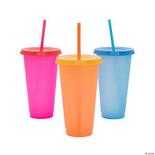 plastic tumblers with lids straws