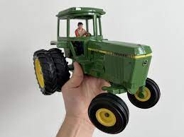 john deere metal tractor toy