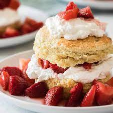 easy strawberry shortcake baked by an