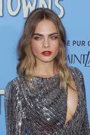 cara delevingne wears smoky eyes and
