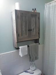 Reclaimed Pallet Wood Bathroom Wall
