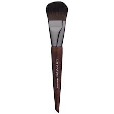 Finish off by blending any lines or creases that may have formed. 108 Large Foundation Brush Make Up For Ever Sephora