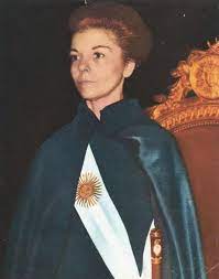 Archivo:Isabel Perón con el bastón y la banda presidencial.jpg - Wikipedia,  la enciclopedia libre