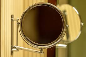 what type of mirror is used for makeup