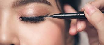 how to apply eyeliner cosmetify