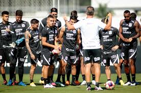 Vagner do carmo mancini is a brazilian retired footballer who played as a midfielder, and the manager of for faster navigation, this iframe is preloading the wikiwand page for vagner mancini. Sem Fagner Em Campo Vagner Mancini Diversifica Treino Do Corinthians