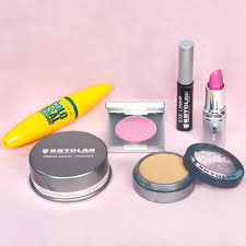 essential makeup gift set pink below