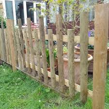 Rustic Picket Staggered Height Panel