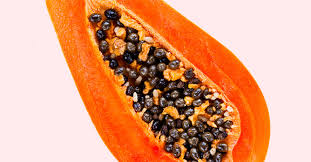 Ob eine papaya reif ist, kannst du an ihrer schale erkennen: Papaya Eat Smarter