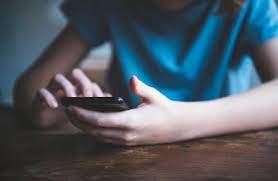 https://www.wsiltv.com/news/health/how-cell-phones-are-killing-our-kids-and-what-we-can-do-about-it/article_b3d9c99a-0d28-5bb6-a2cb-8dbee5f8a129.html gambar png