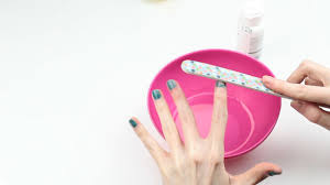 4 ways to remove nail polish without