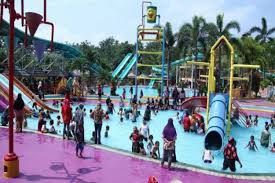 If you're with traveling with children, a trip to waterbom bali is a must. Warga Tumpah Ruah Kunjungi Wisata Lembah Hijau Antara News Lampung