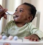 What age do babies start eating baby food?