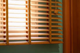 They create an air cell to trap hot and cold air and act as an insulator. What Is The Difference Between Vertical Blinds Roller Blinds Quora