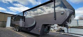 luxe toy hauler 45fb luxe 5th wheel